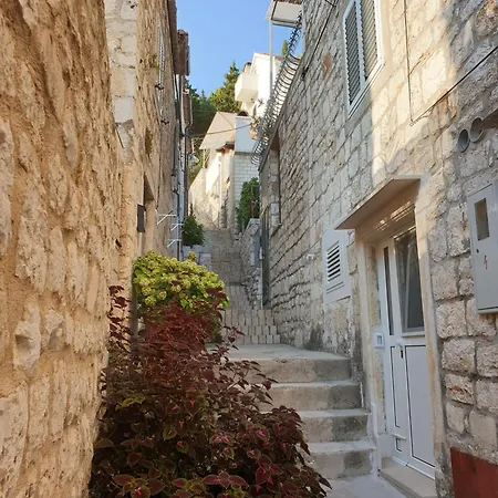 Apartment Nona 2 *