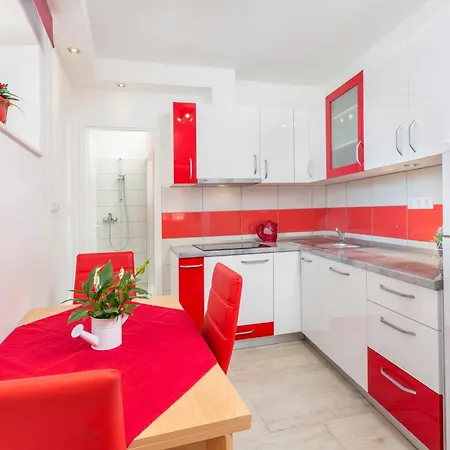 Apartment Nona 2 *